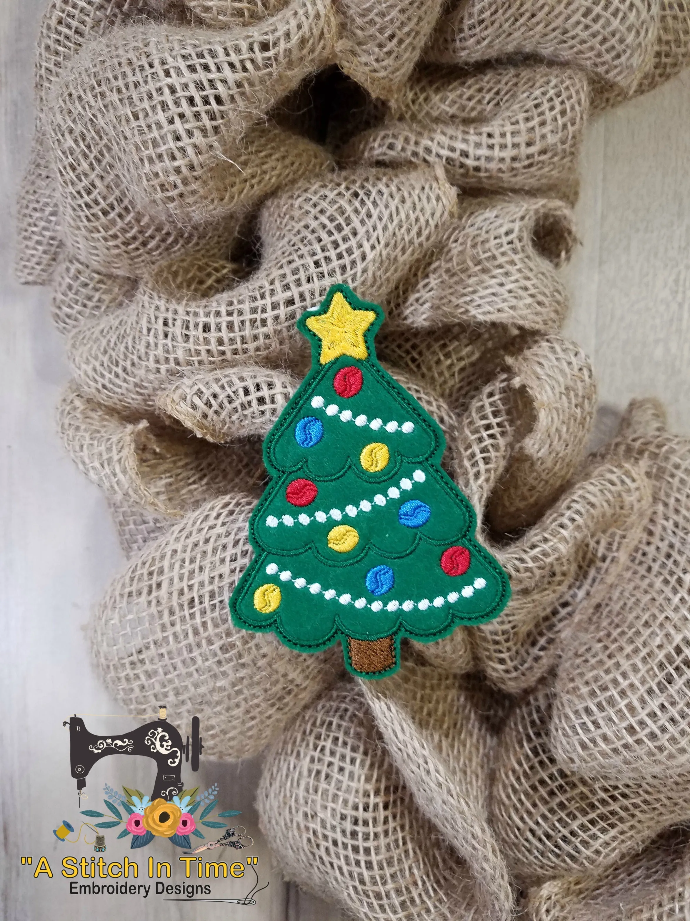 ITH Wreath Decor Christmas Tree (4x4 hoops)